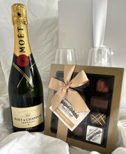 Load image into Gallery viewer, Moet &amp; Chadon champagne gift hamper
